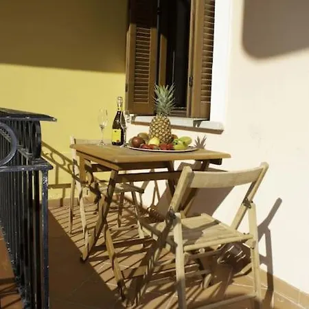 Grazioso Bilocale A 산타테레사의갈루라