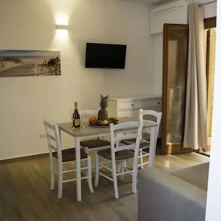 Grazioso Bilocale A 산타테레사의갈루라